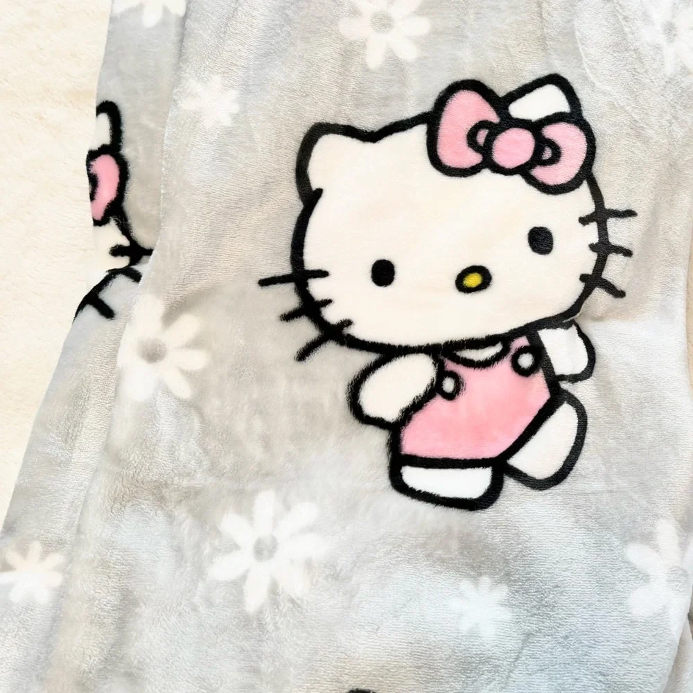 NWT Hello Kitty Plush Throw Blanket